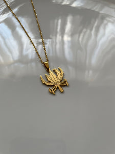 TAMIL EELAM Necklace - GOLD (Gloriosa Lily / Karthikaipoo) - Oara Official